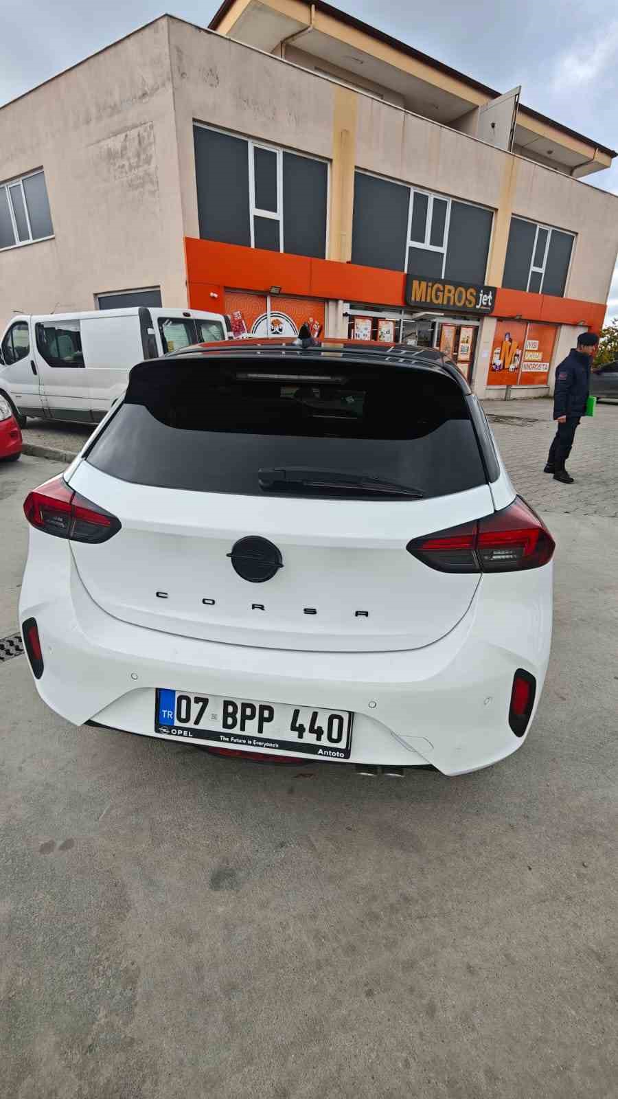 Antalya&rsquo;da 4 ara&ccedil;lı zincirleme kaza: 1 yaralı
