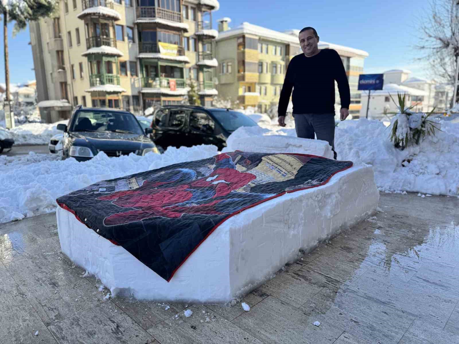 Herkes kardan gelin damat yaparken o yatak yapmayı seçti