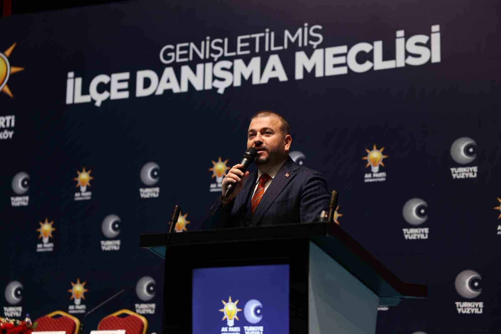 CHP&rsquo;den istifa eden ikisi meclis &uuml;yesi 150 kişi AK Parti&rsquo;ye katıldı
