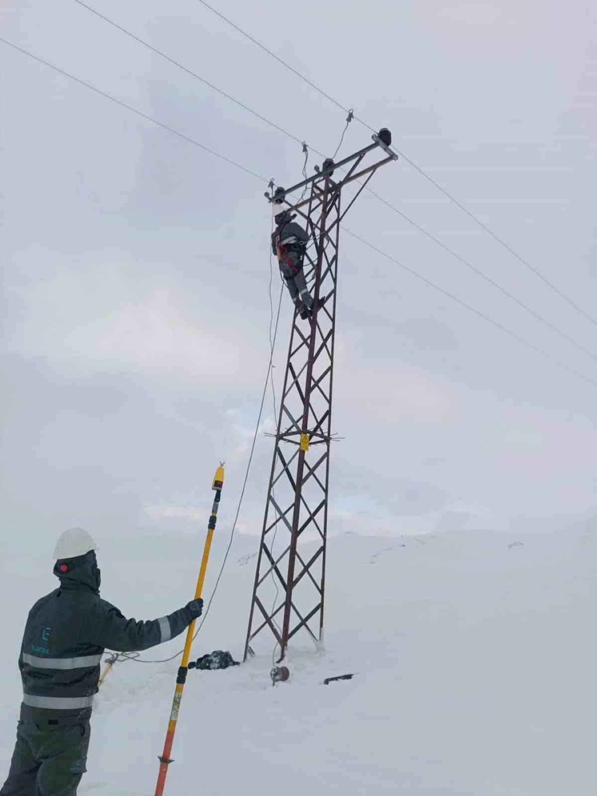 Dicle Elektrik&rsquo;ten 6 ilde kar mesaisi
