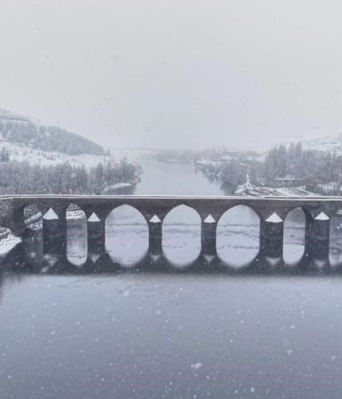 Diyarbakır’ın tarihi mekanları beyaz örtü ile kaplandı