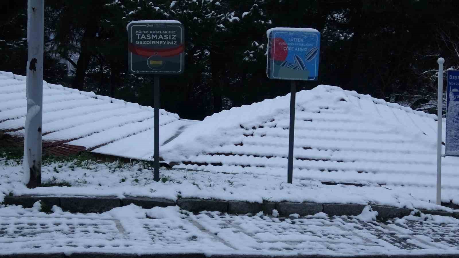İstanbul&rsquo;a beklenen kar yağışı geldi: &Ccedil;amlıca beyaza b&uuml;r&uuml;nd&uuml;
