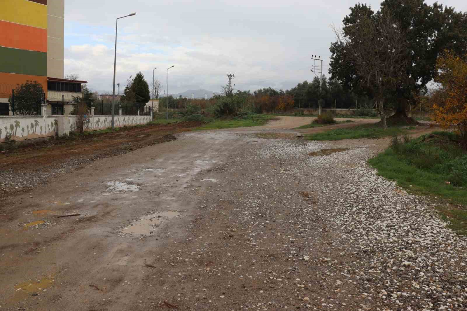 Nazilli Belediyesi&rsquo;nden Yeşil Mahalle&rsquo;ye 5 bin metrekarelik yol yatırımı
