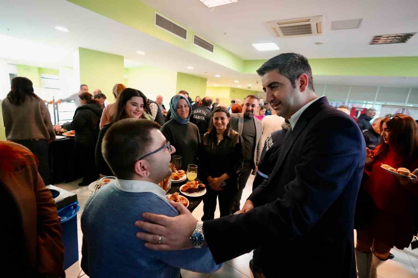 Kartal Belediyesi &ccedil;alışanları yeni yılı birlikte karşıladı
