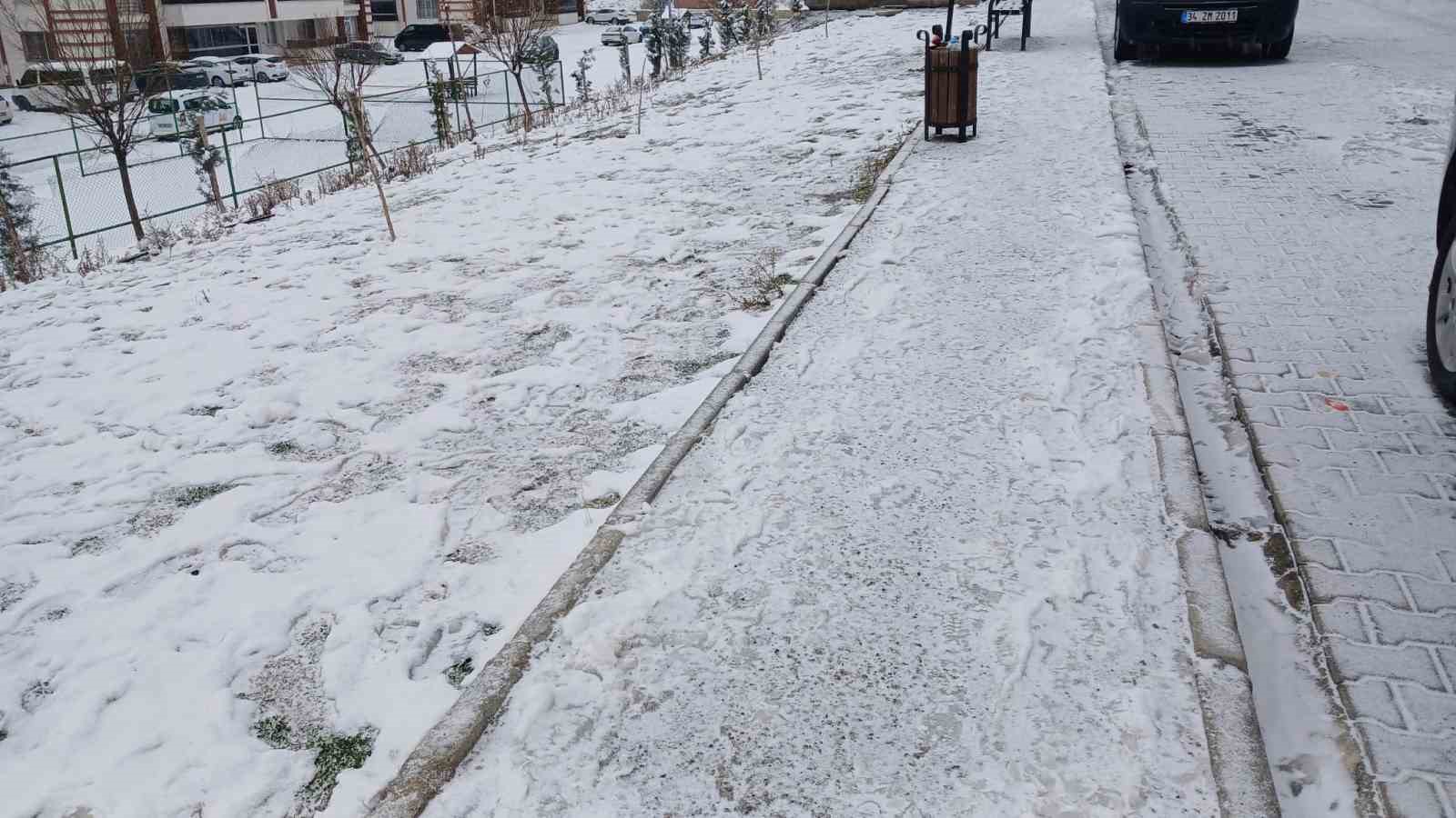 Kulp&rsquo;ta kar nedeniyle yaşam durma noktasına geldi
