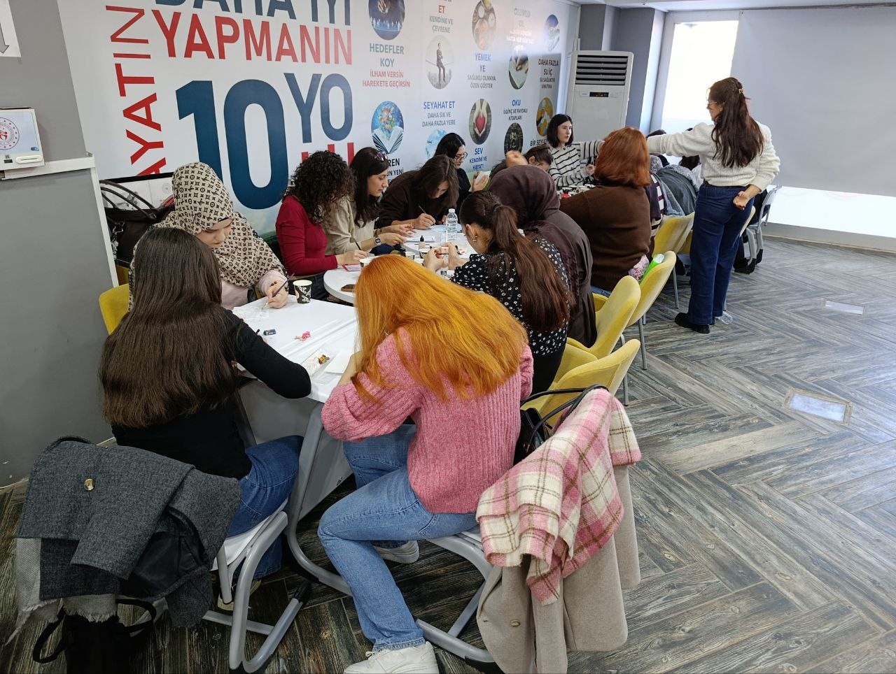 Yılın son resim at&ouml;lyesi renkli anlara sahne oldu
