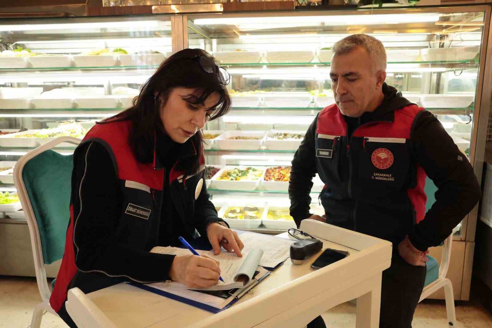 &Ccedil;anakkale&rsquo;de yılbaşı &ouml;ncesi denetimler sıklaştırıldı
