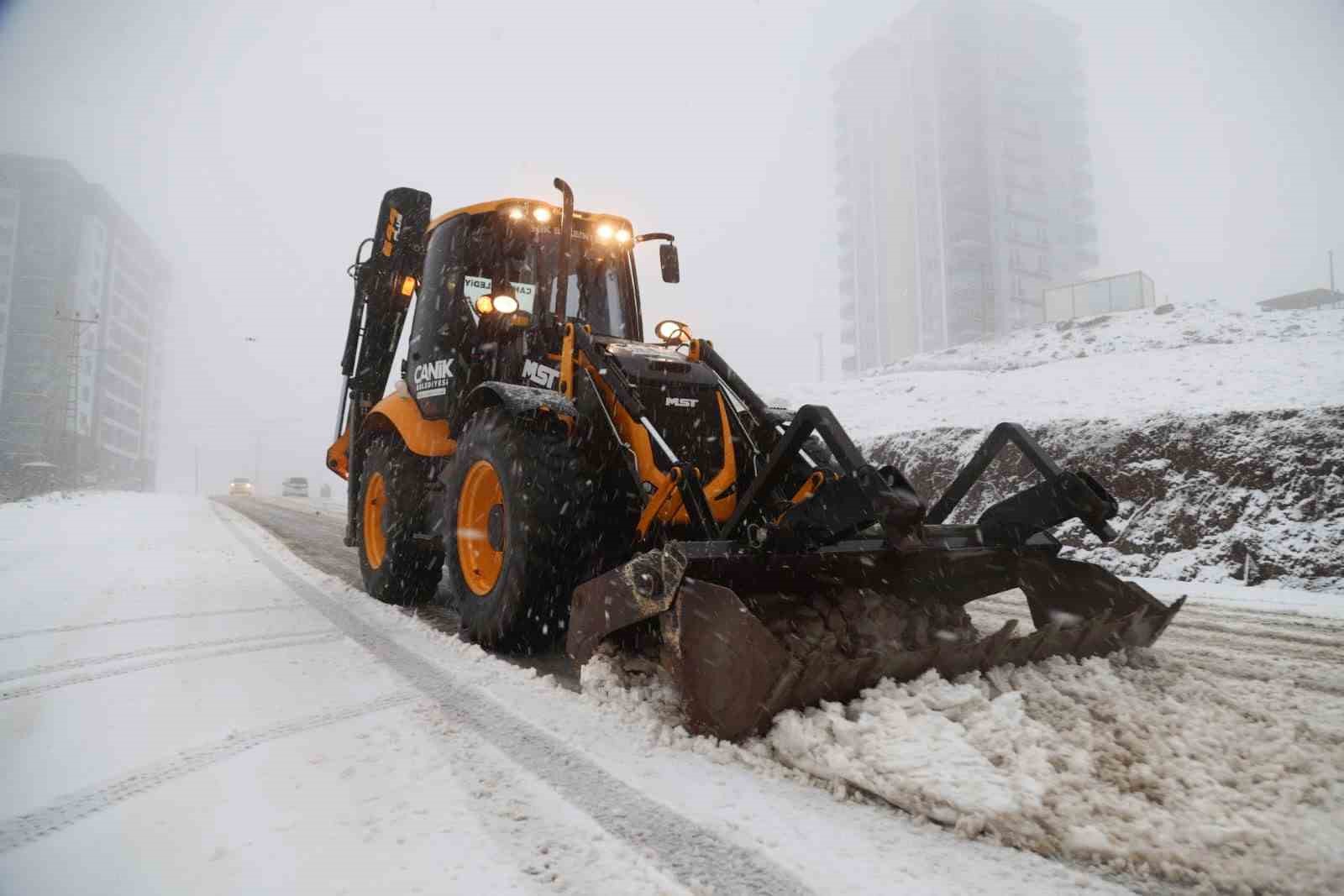 Canik’te karla mücadele