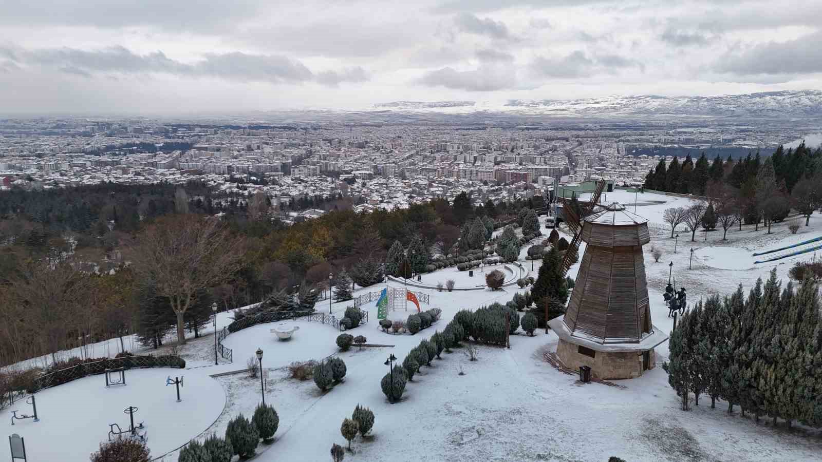 Yılın son karı Eskişehir’i beyaza bürüdü