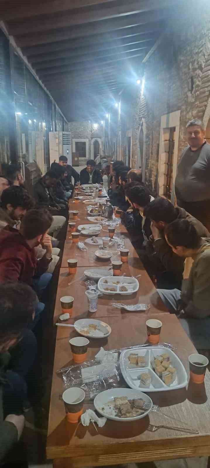 Efeler&rsquo;de &uuml;niversiteli gen&ccedil;ler Nasuh Paşa K&uuml;lliyesi&rsquo;nde buluştu
