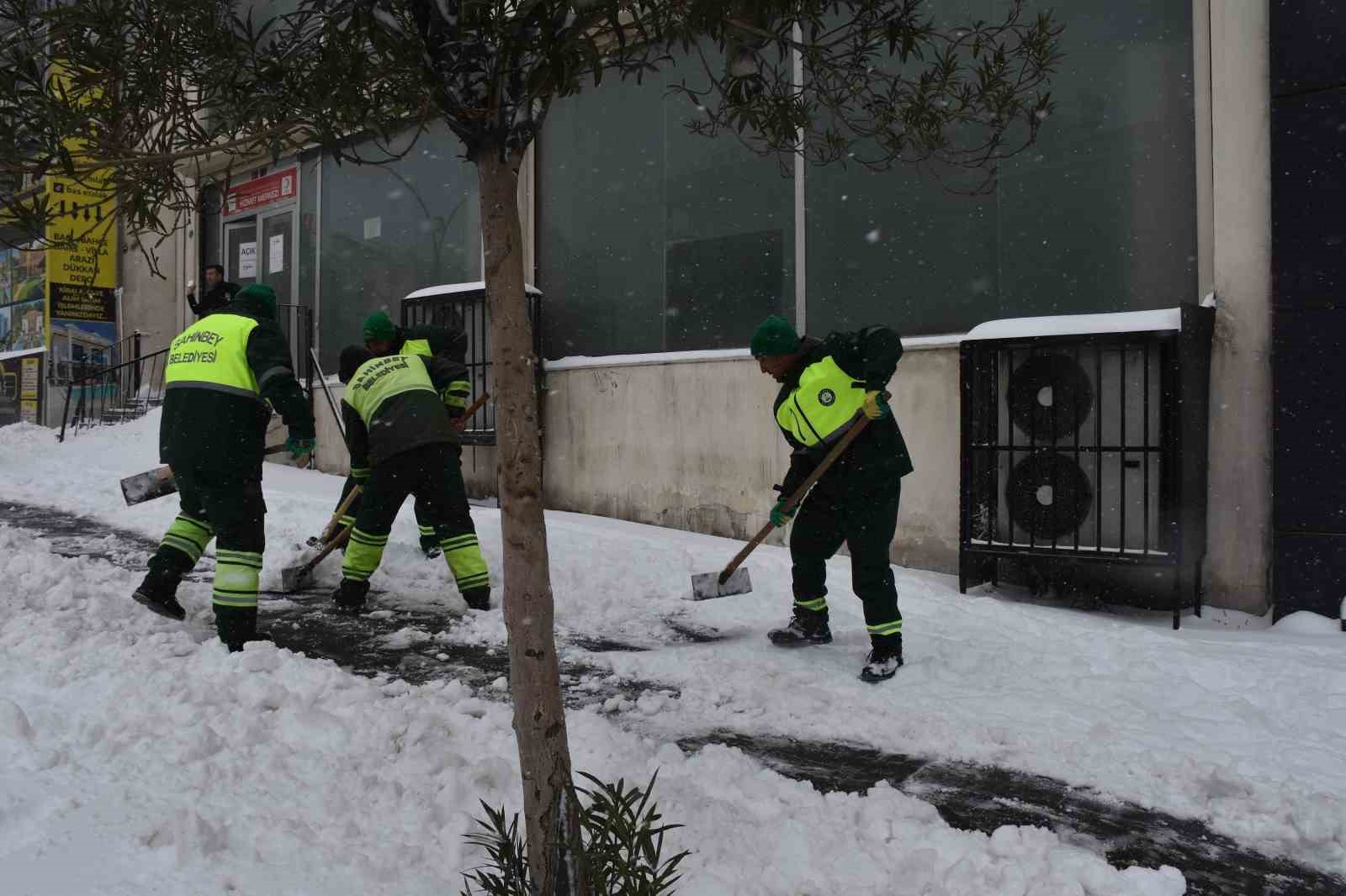 Gaziantep’te karla yoğun mücadele