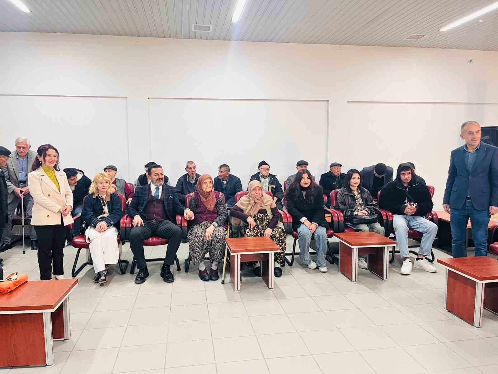 Bilecik&rsquo;te huzurevinde &rsquo;Sal&ccedil;alı ekmek&rsquo; etkinliği
