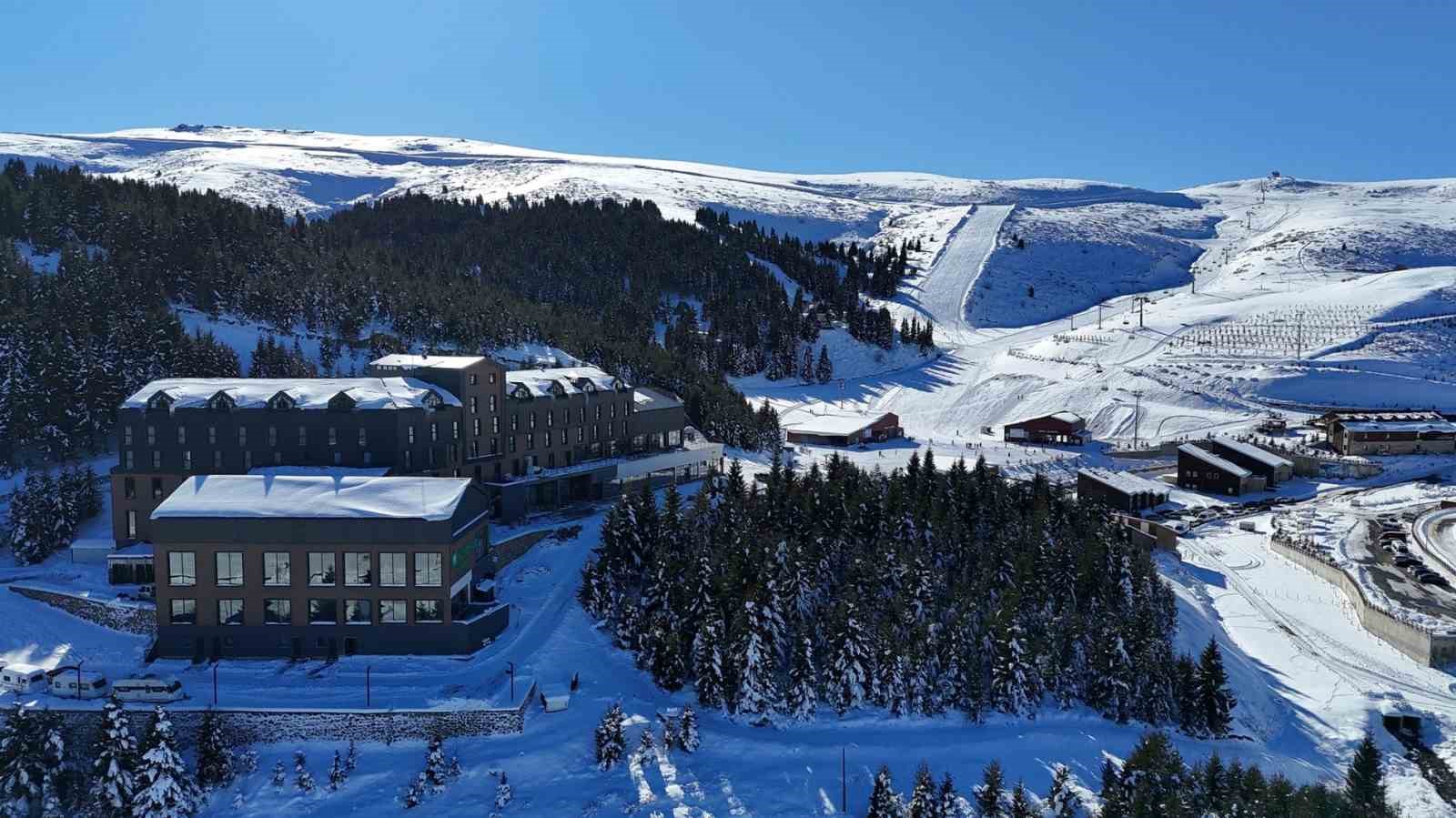 &Ccedil;ambaşı Kayak Merkezi&rsquo;nde yapay karlama sistemi ile sezon uzatılıyor
