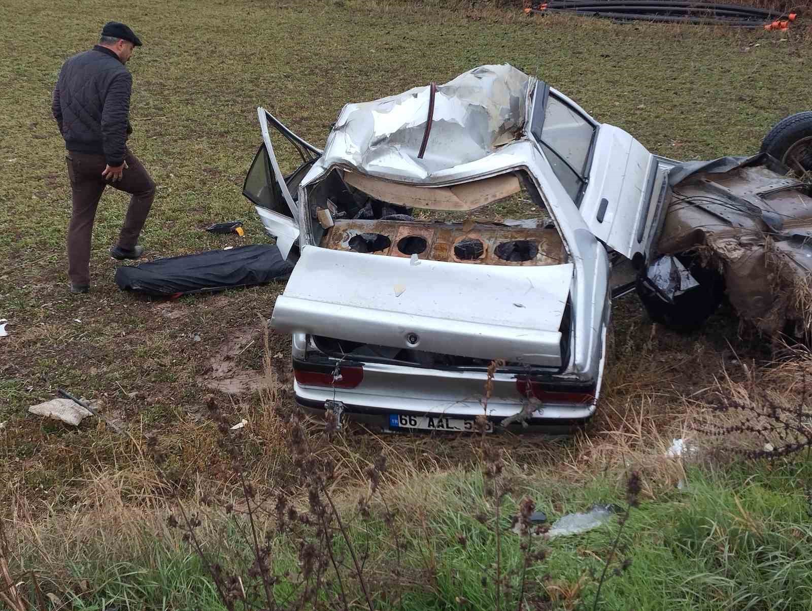 Tokat&rsquo;ta feci kaza: İkiye ayrılan otomobil s&uuml;r&uuml;c&uuml;s&uuml; ağır yaralandı
