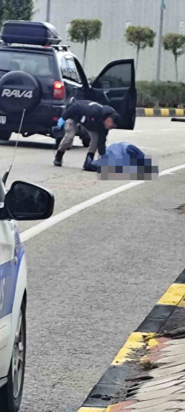 Yolun karşısına ge&ccedil;erken otomobilin &ccedil;arptığı adam &ouml;ld&uuml;
