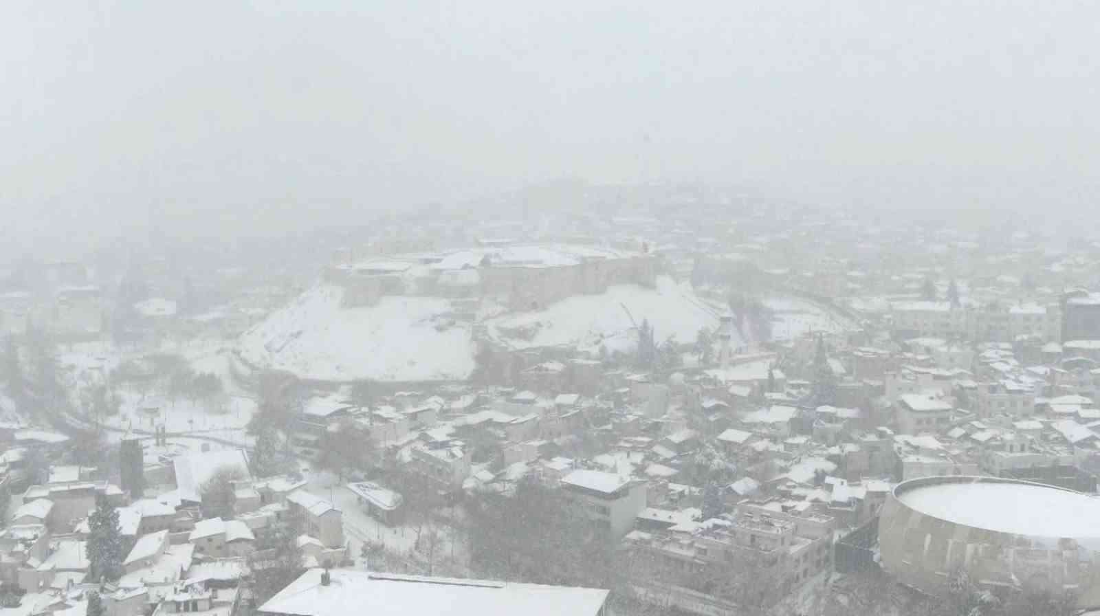 Gaziantep&rsquo;te kar manzarası havadan g&ouml;r&uuml;nt&uuml;lendi
