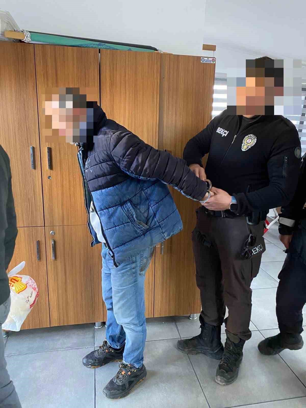 Menteşe Otogarı’nda uyuşturucu taciri yakalandı