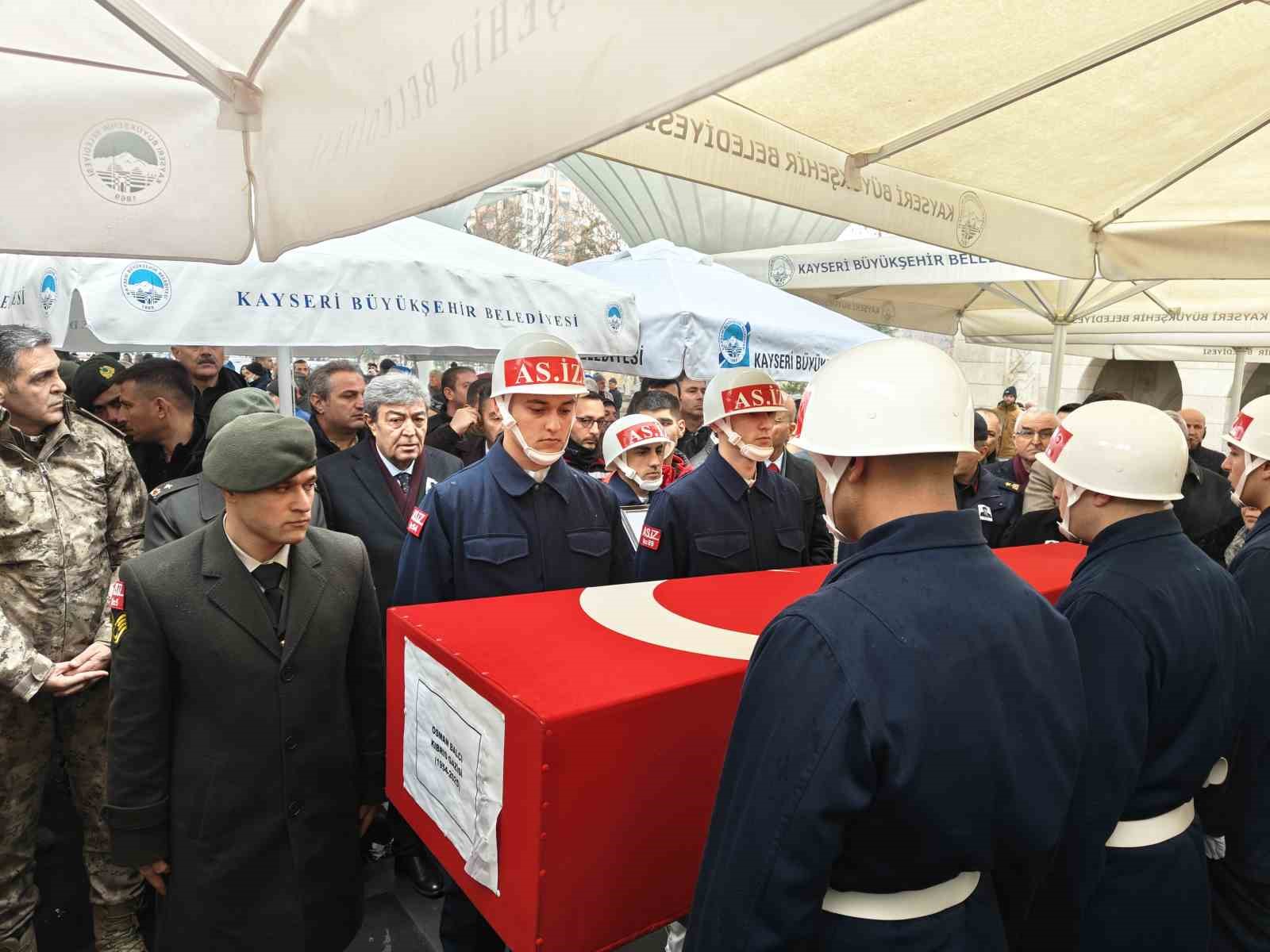 Trafik kazasında hayatını kaybeden Kıbrıs Gazisi toprağa verildi
