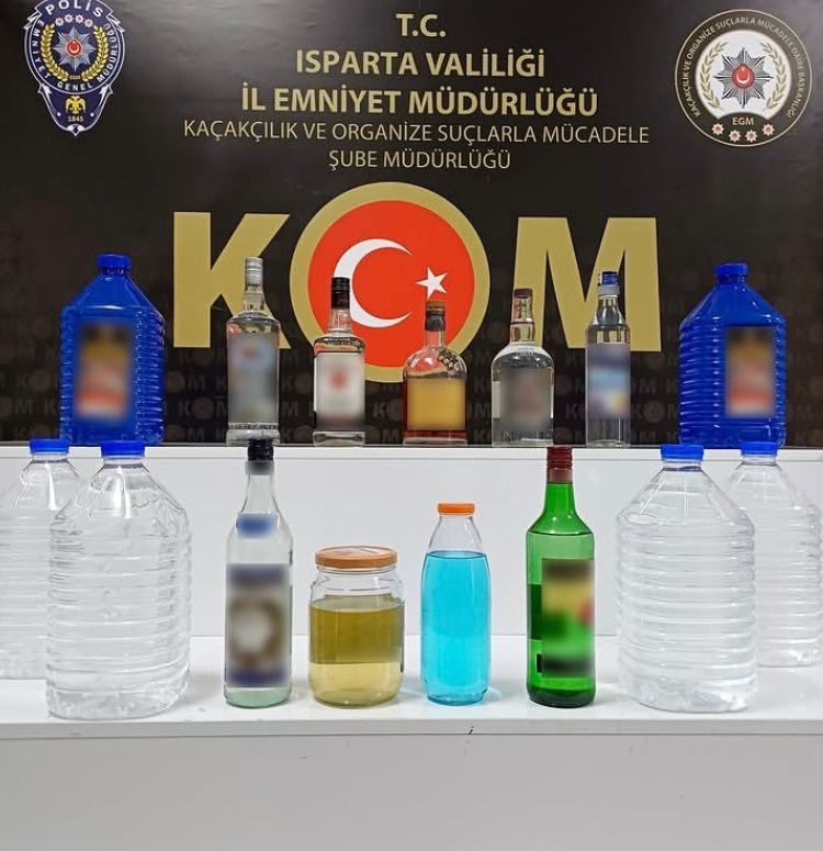 Isparta&rsquo;da ka&ccedil;ak&ccedil;ılık operasyonu: Alkol ve ka&ccedil;ak tıbbi malzemeler ele ge&ccedil;irildi
