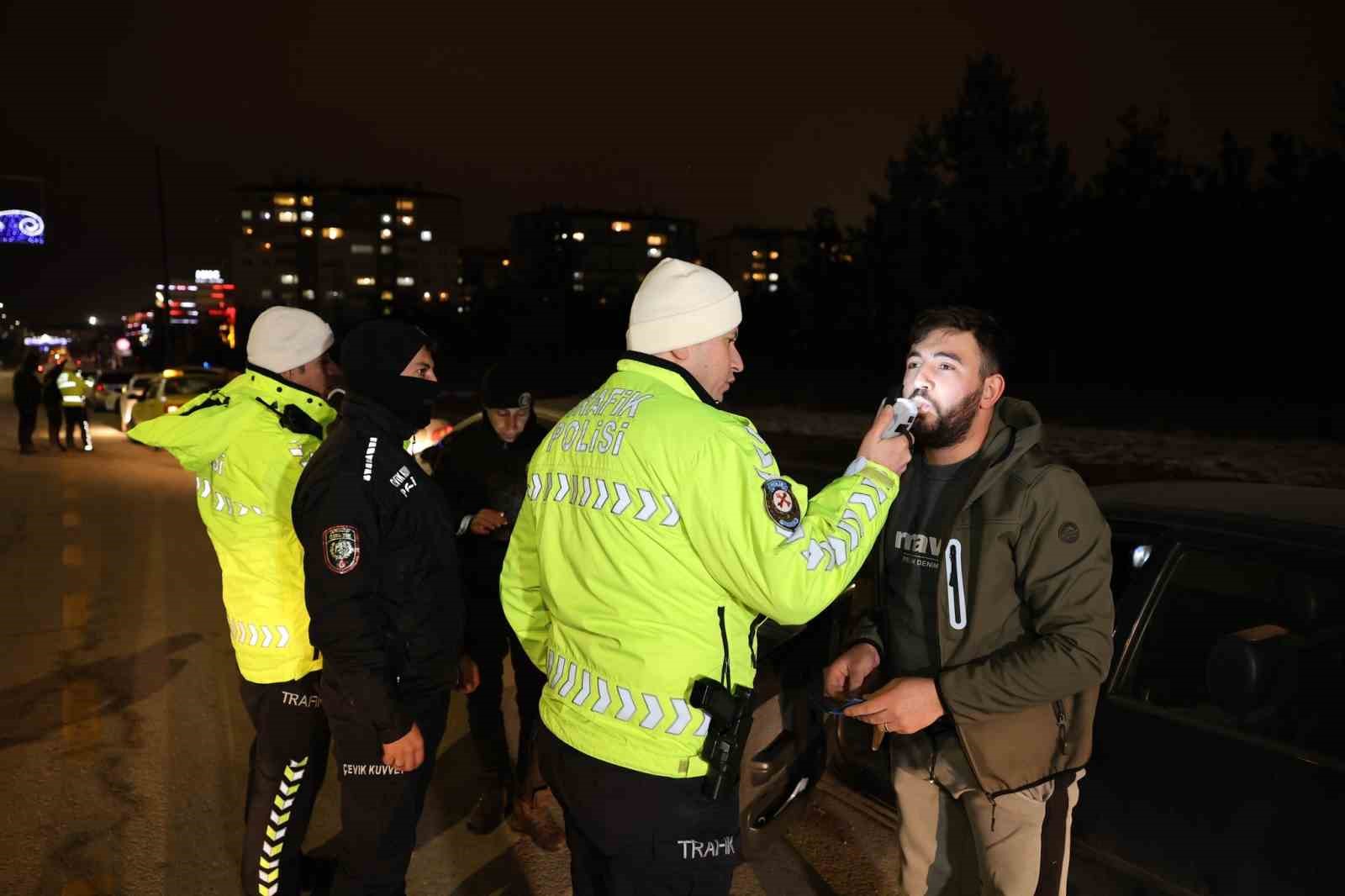 Erzurum&rsquo;da 2 bin 684 polis ve jandarma sahada olacak
