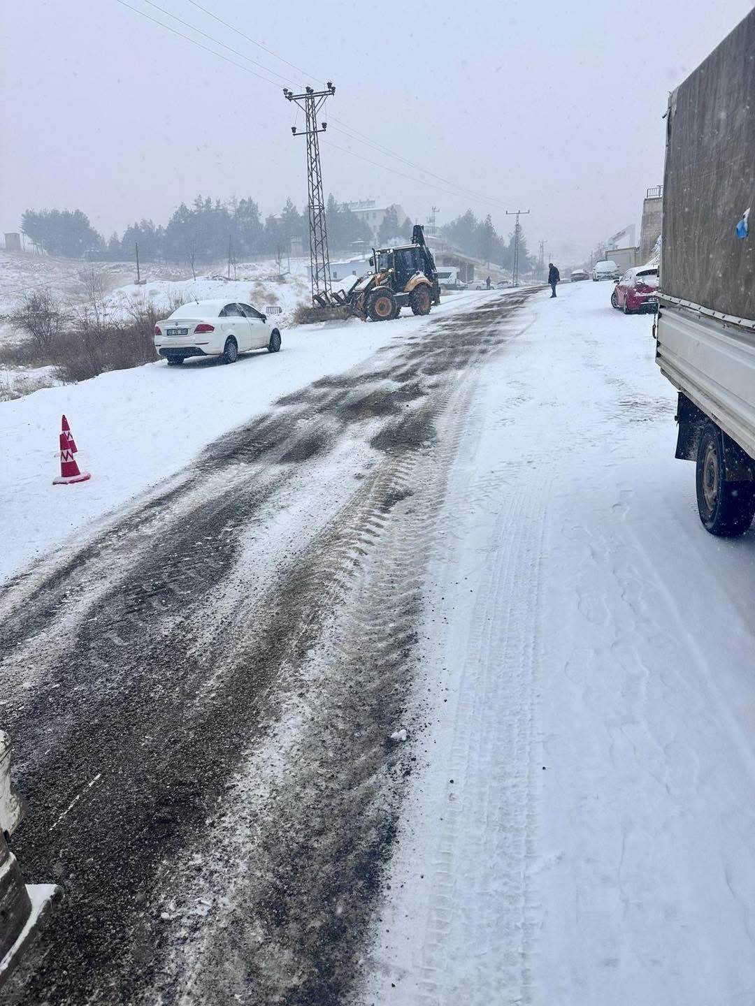 &Ccedil;ermik Belediyesi yol a&ccedil;ma &ccedil;alışmalarına başladı
