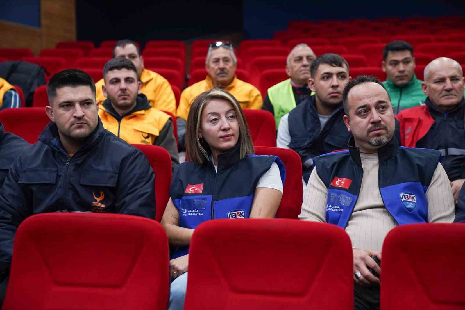 Aliağa&rsquo;da orman yangınlarıyla m&uuml;cadele eden personele teşekk&uuml;r belgesi
