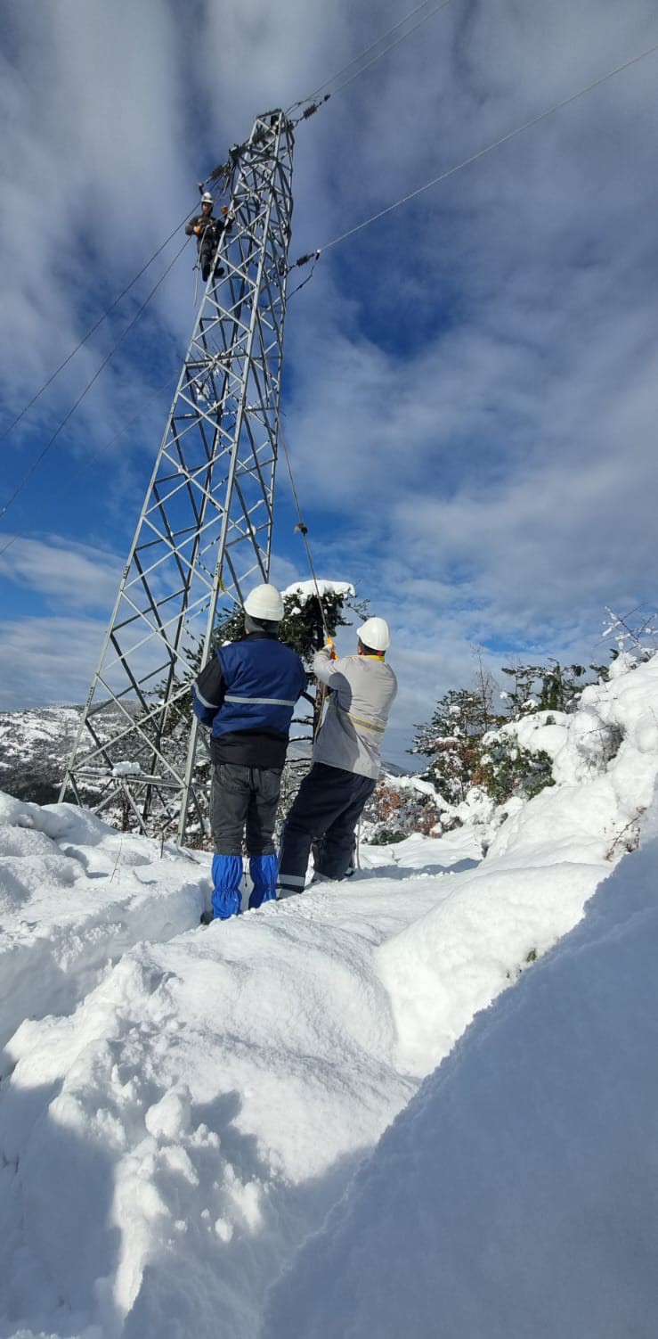 Batı Karadeniz&rsquo;de kışa meydan okuyan enerji mesaisi
