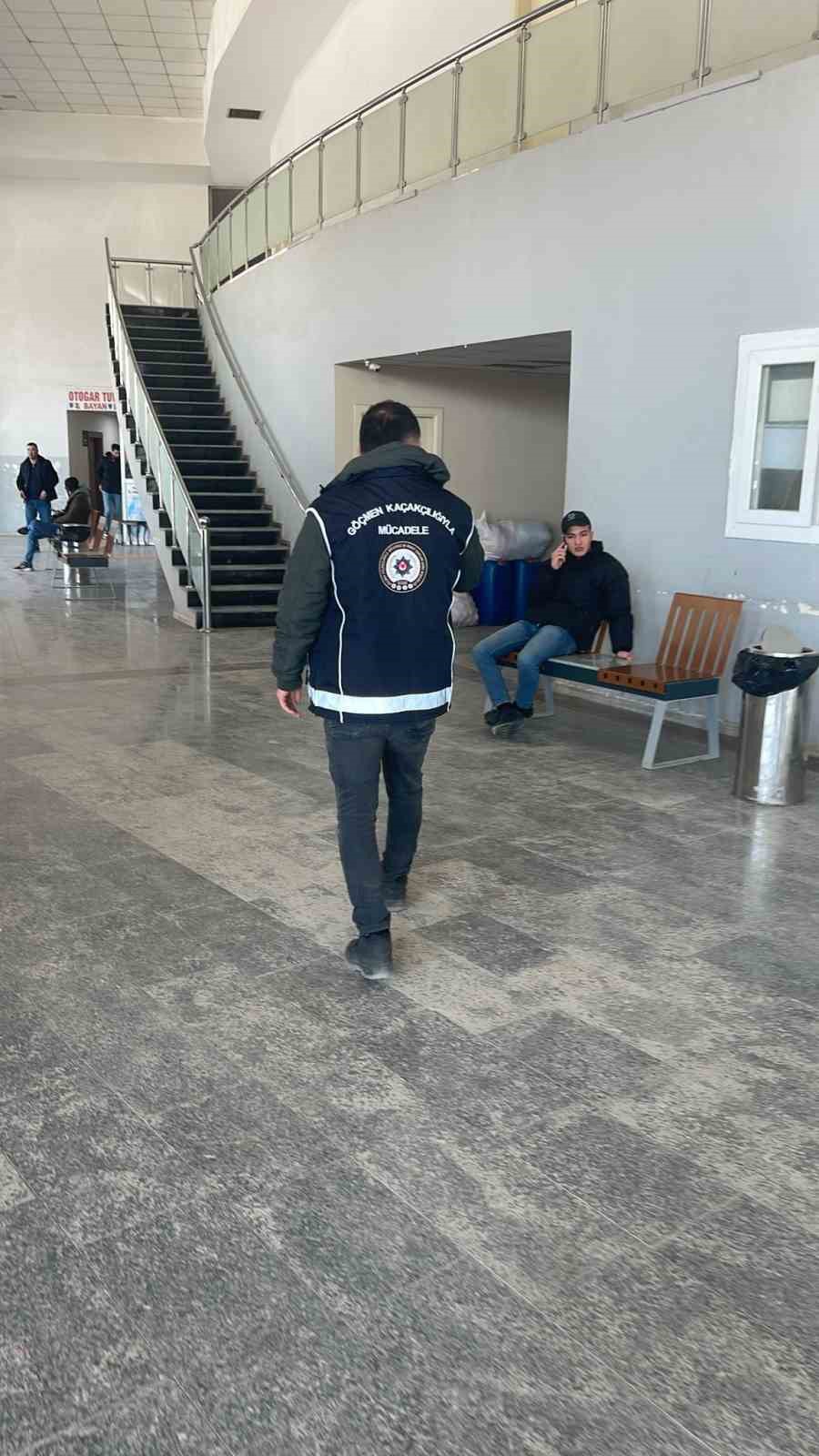 Hatay&rsquo;da yabancı uyruklu şahıslar denetlendi
