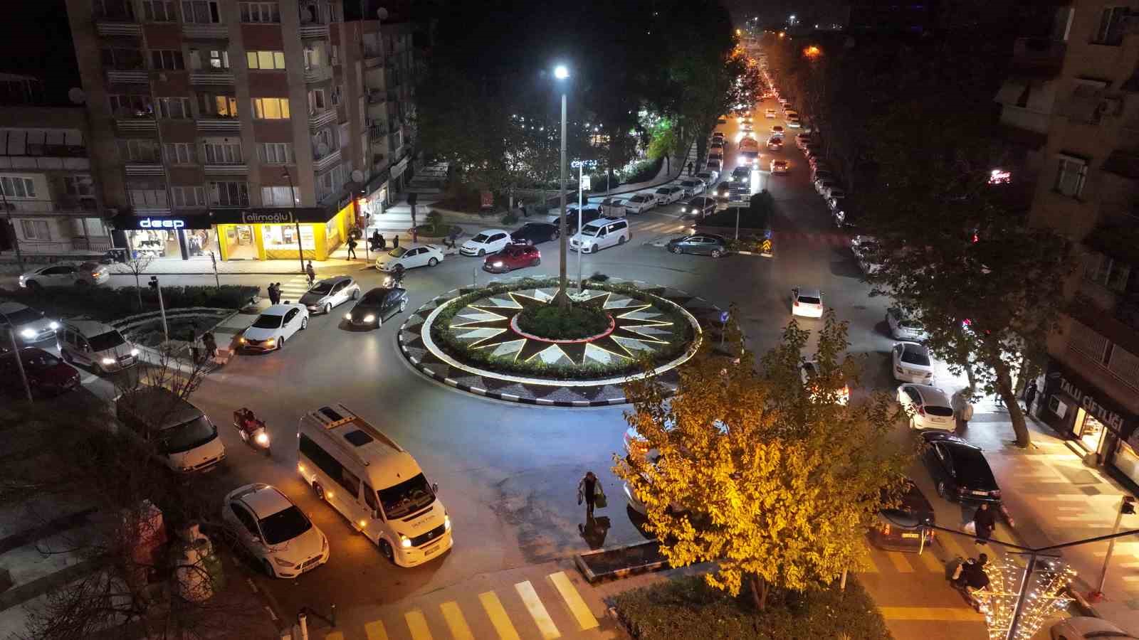 Kurak&ccedil;ıl peyzaj uygulamasıyla 70 bin ton su ve 17 milyon TL tasarruf
