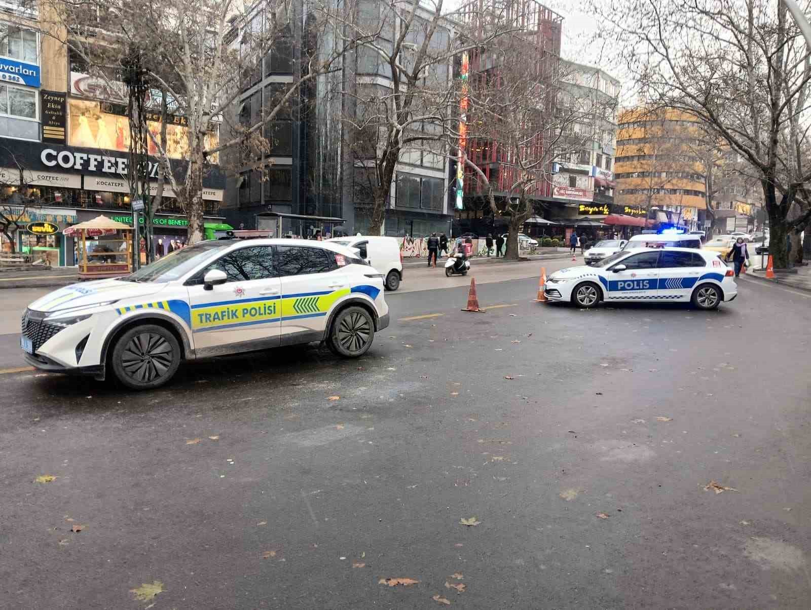 Ankara’da yılbaşı: Kızılay ve Tunalı Caddesi başta olmak üzere çok sayıda yerde güvenlik önemleri alındı