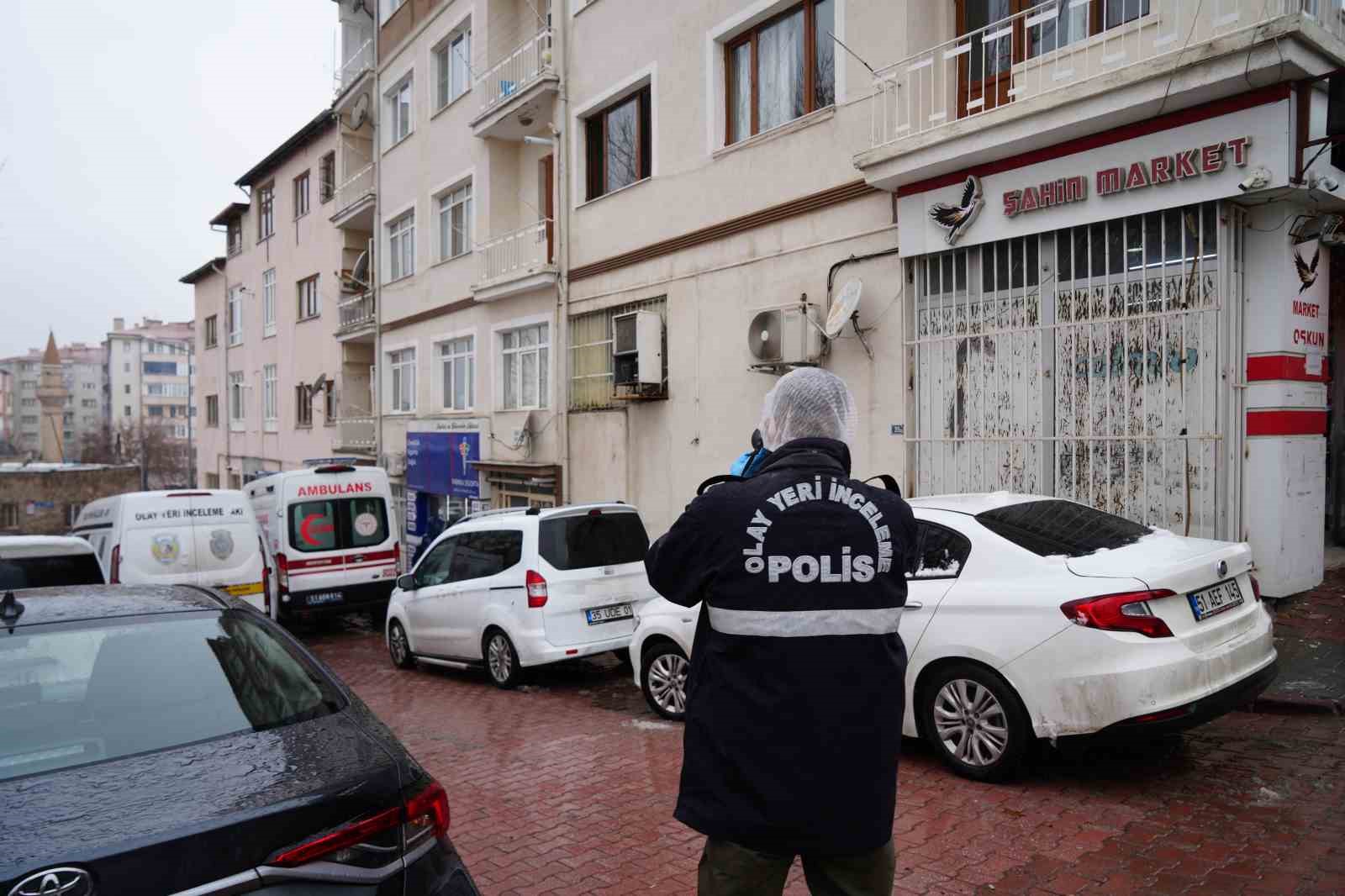 Niğde&rsquo;de &ccedil;ift evlerinde &ouml;l&uuml; bulundu
