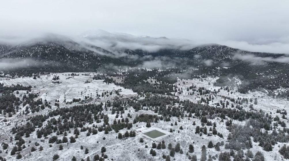 Seydikemer yaylaları beyaza b&uuml;r&uuml;nd&uuml;
