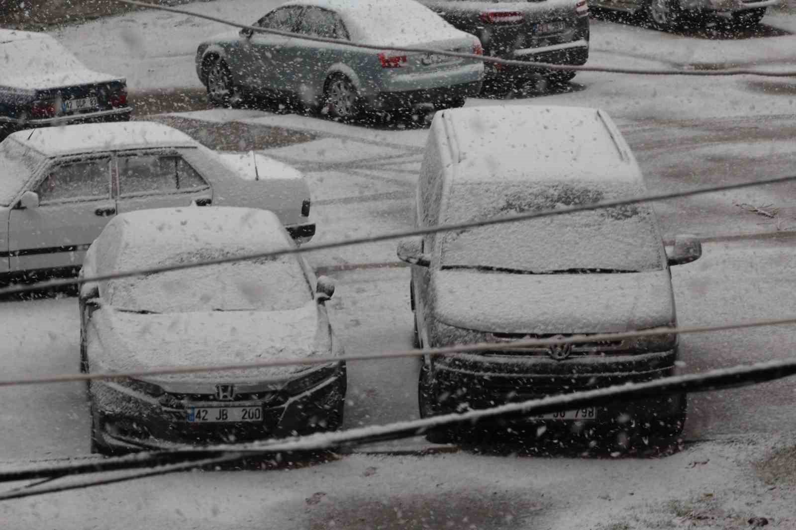 Karapınar’da kar yağışı etkili oldu