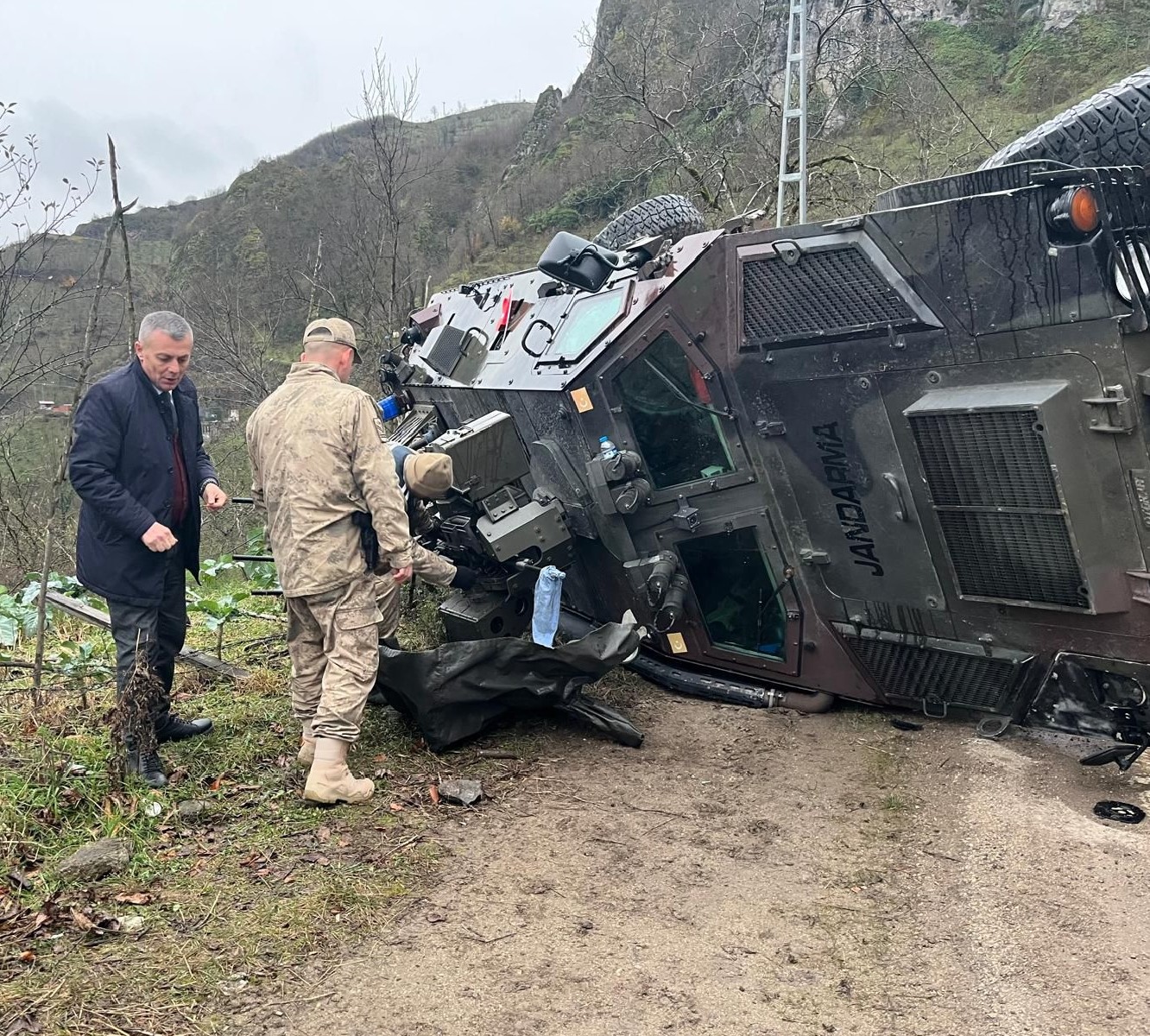 Ordu&rsquo;da ticari ara&ccedil;la &ccedil;arpışan askeri ara&ccedil; devrildi
