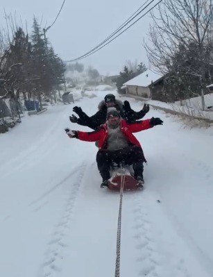 Malatya&rsquo;da trakt&ouml;r arkasında karda &rsquo;s&ouml;rf&rsquo;
