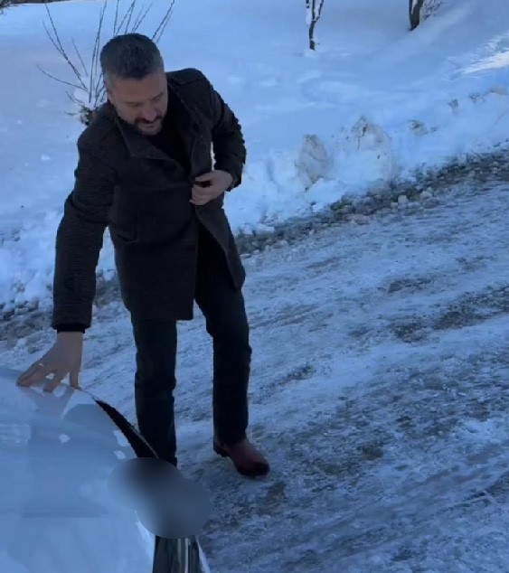 Başkan yolda kaldı, kendini eleştirdi
