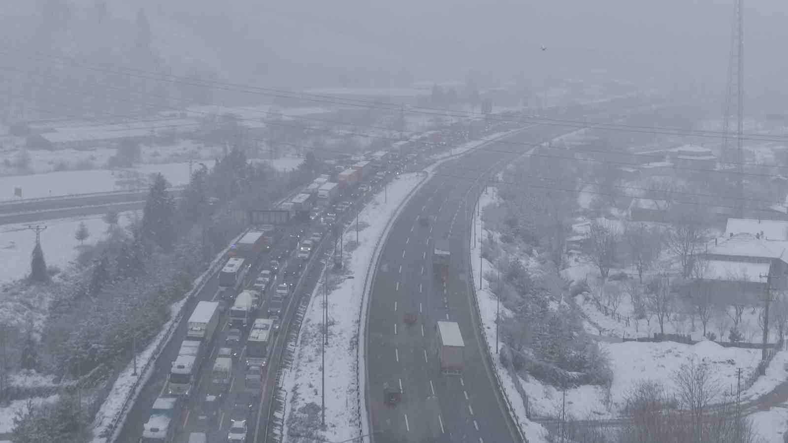 Anadolu otoyolunda kontroll&uuml; ge&ccedil;iş sağlanıyor
