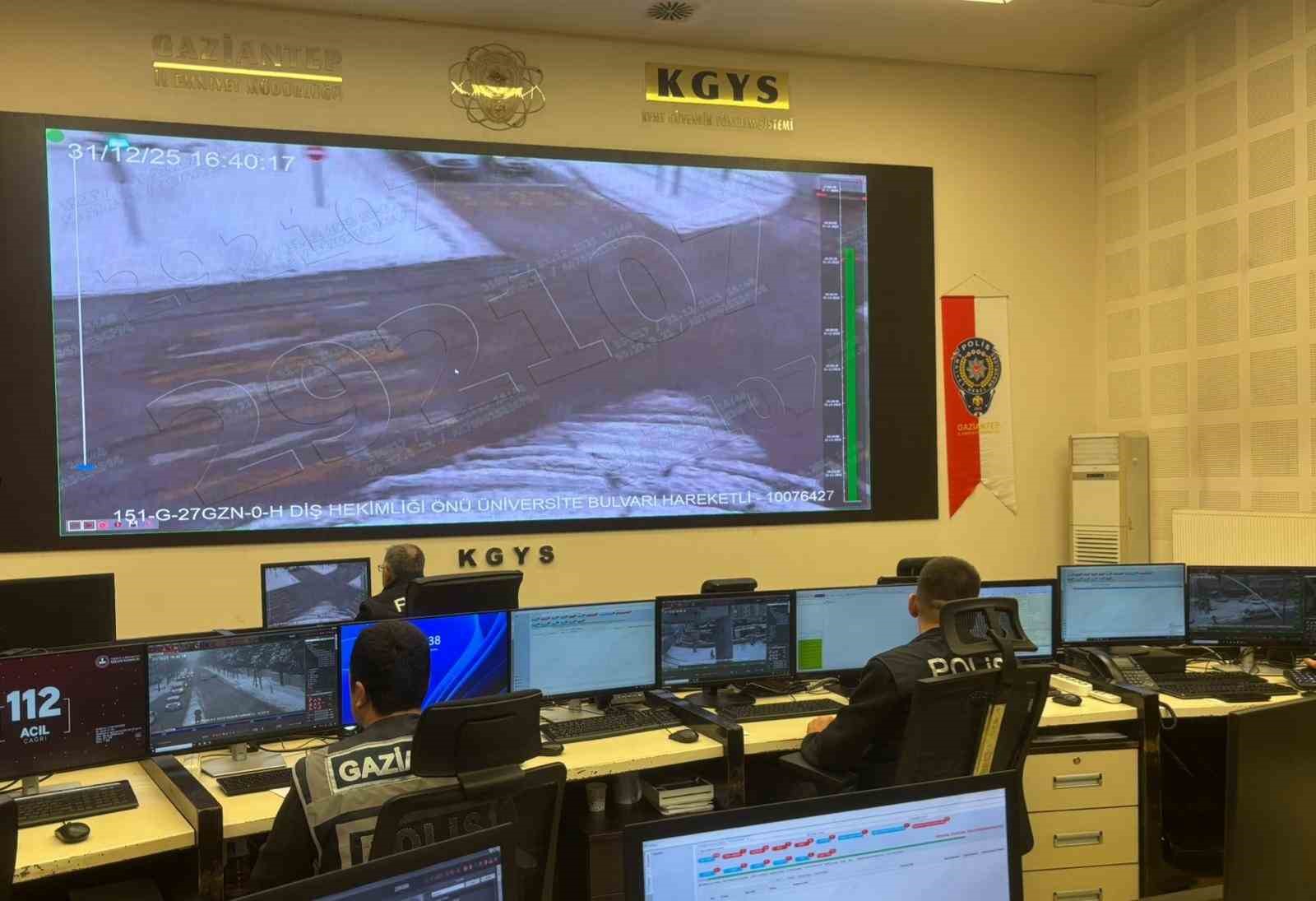 Gaziantep&rsquo;te yılbaşı gecesi 2 bin 613 ara&ccedil; ve 12 bin 117 personel g&ouml;rev başında
