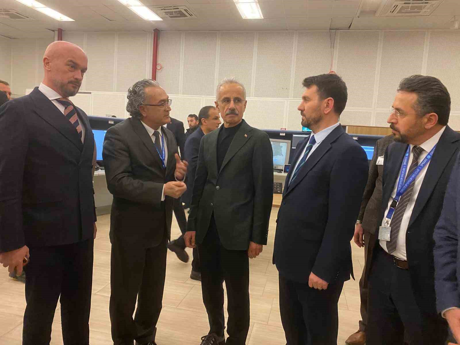 Bakan Uraloğlu: "2025 yılında &uuml;st &uuml;ste 6 kez toplam trafik, 8 kez transit u&ccedil;uş rekoru kırdık"
