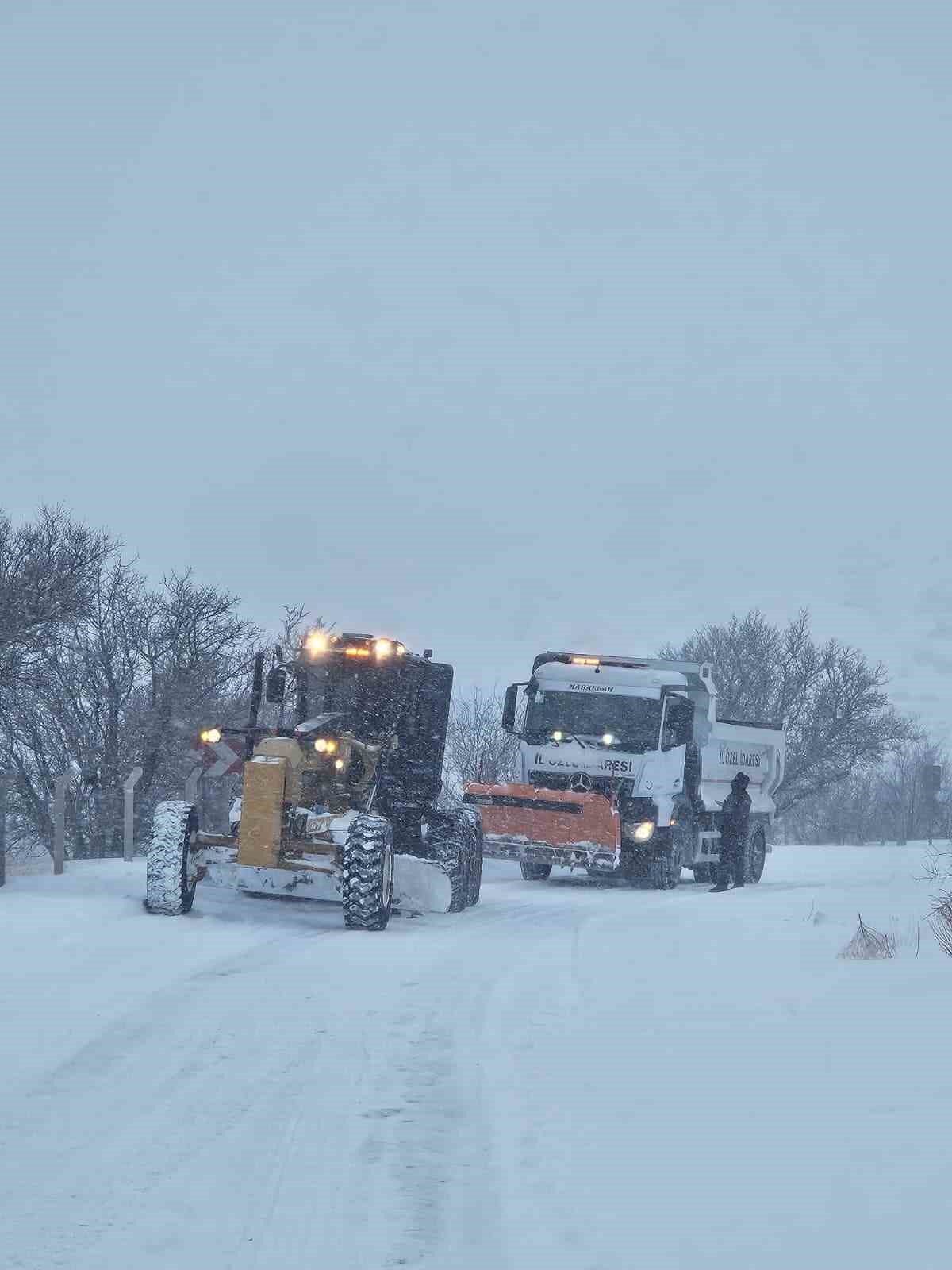 Elazığ’da 510’ köy yolu ulaşıma kapandı