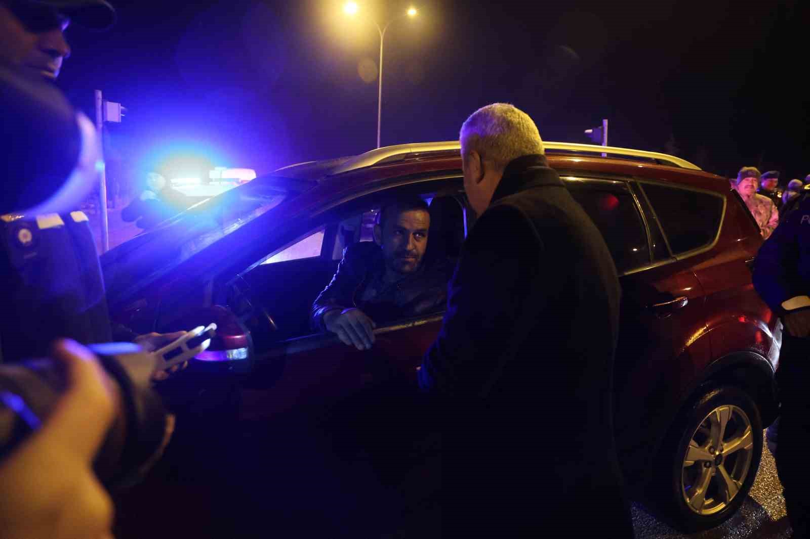 Konya protokol&uuml;, s&uuml;r&uuml;c&uuml;lerin ve polislerin yeni yılını kutladı
