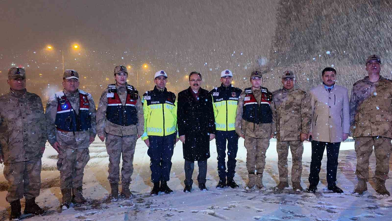 Vali Kızılkaya, yılbaşı mesaisinde denetimlerde bulundu