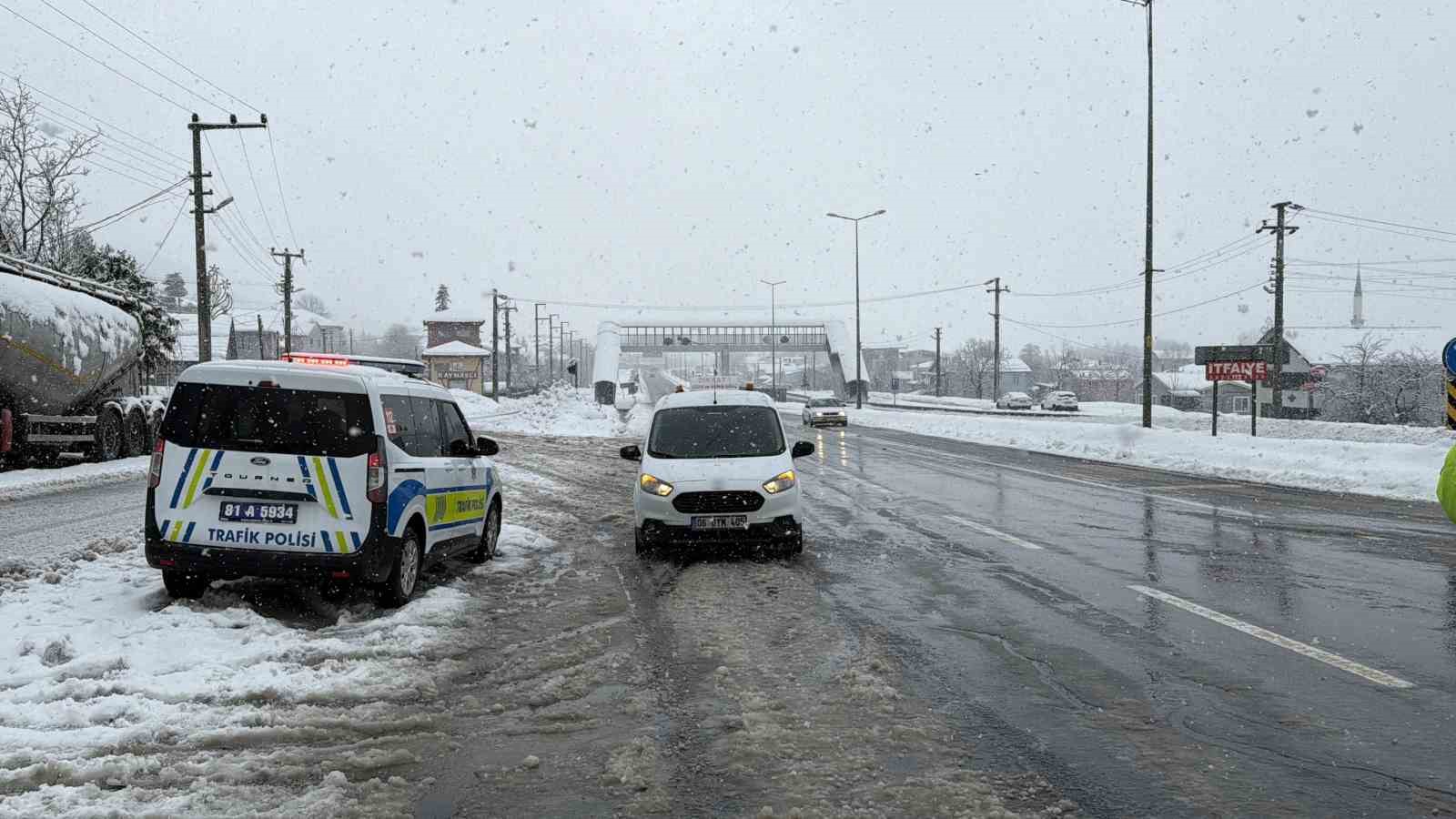 Bolu Dağı ağır tonajlı ara&ccedil;lara kapatıldı
