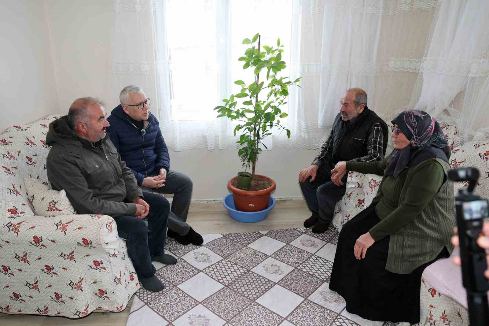 Sivas&rsquo;ta karla kaplı yolda hayat kurtaran seferberlik
