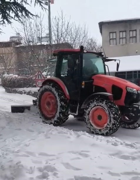 Elazığlı duyarlı vatandaşlardan karla m&uuml;cadelede ekiplere destek
