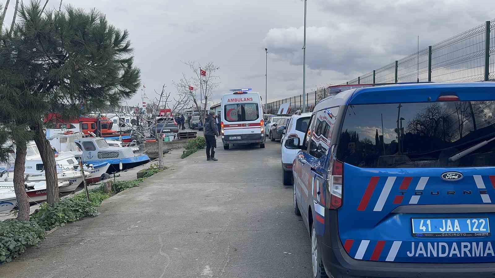 Denizde &ccedil;ırpınan vatandaş sahil g&uuml;venlik ekiplerince kurtarıldı
