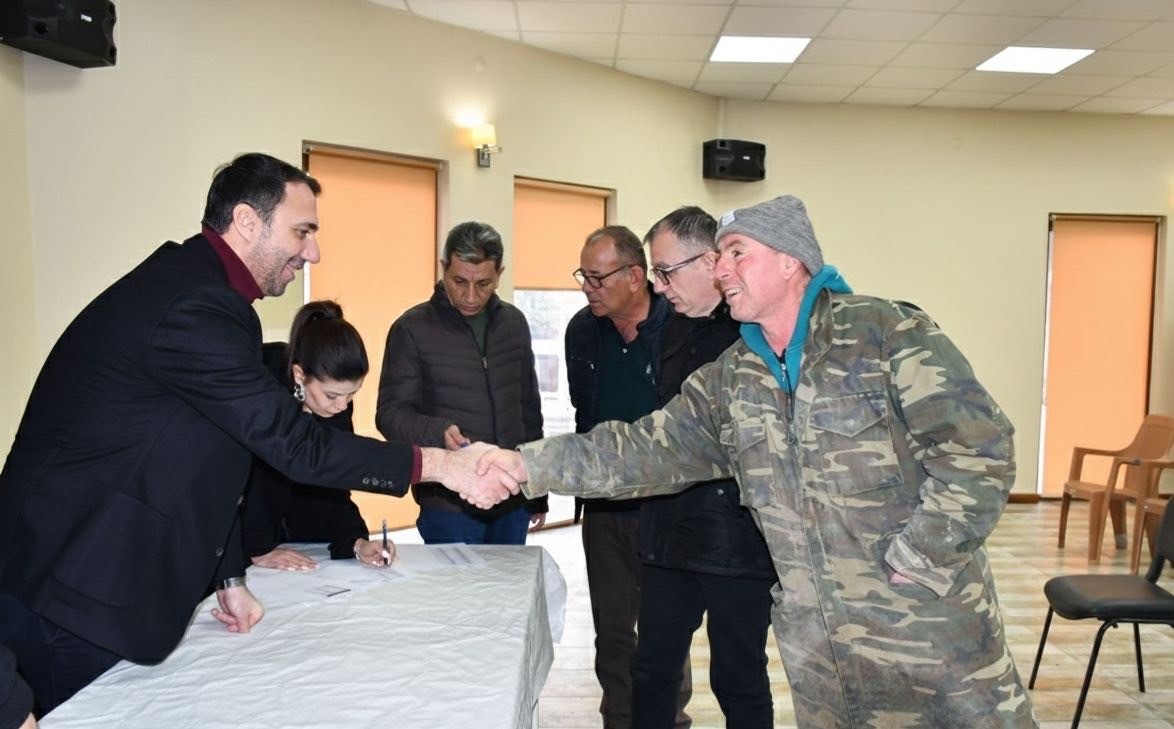 Başkan Karabacak&rsquo;tan personele yeni yıl kutlaması ve yılbaşı hediyesi
