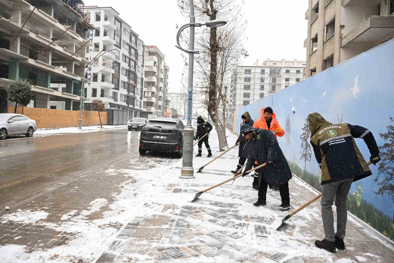 149 mahallede yol açma çalışmaları devam ediyor