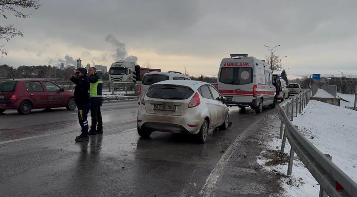 Kütahya’da iki otomobil çarpıştı: 1 yaralı
