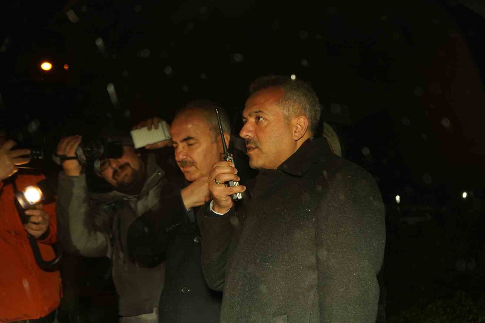 Rize protokol&uuml;nden yeni yıla &ccedil;alışarak girenlere ziyaret
